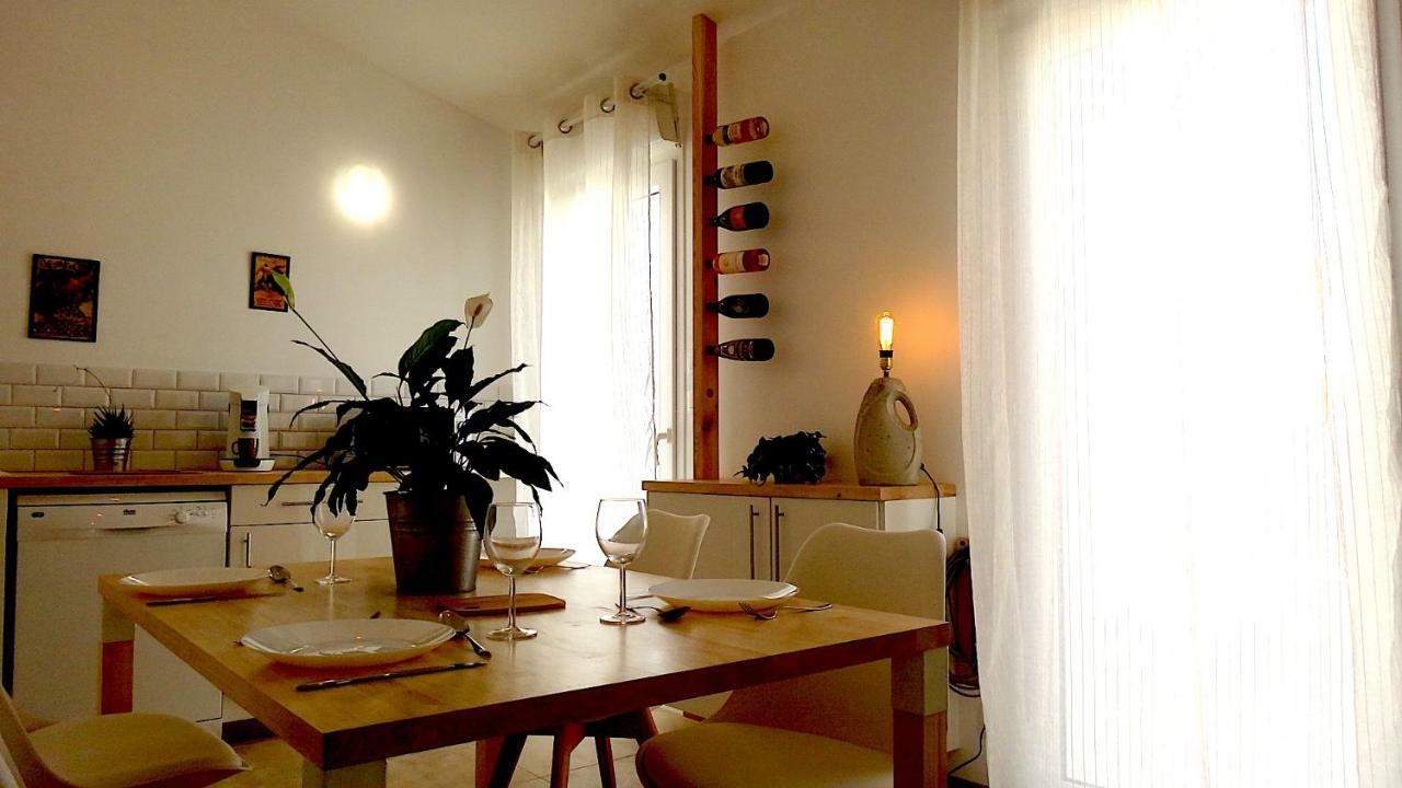 Gite Blanco Y Madera Narbonne Luaran gambar