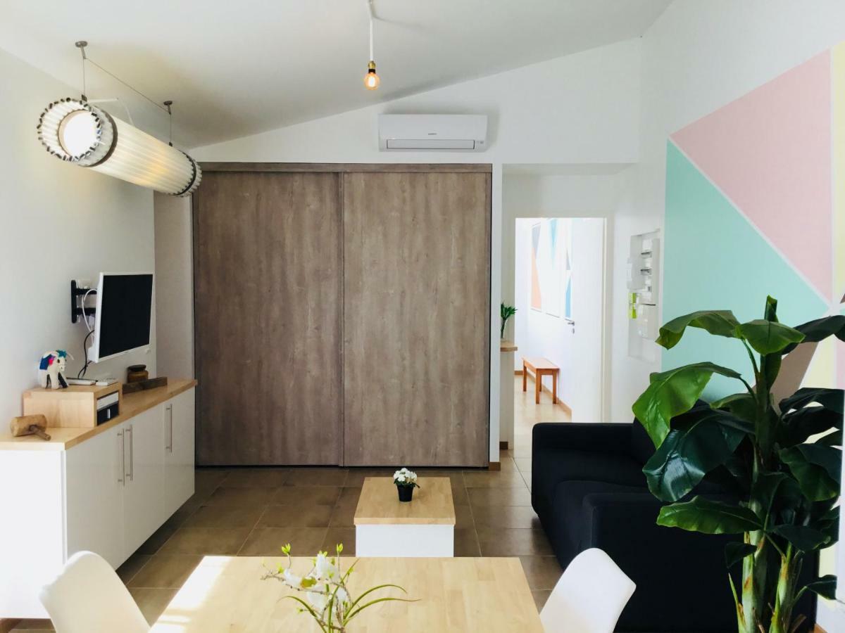 Gite Blanco Y Madera Narbonne Luaran gambar