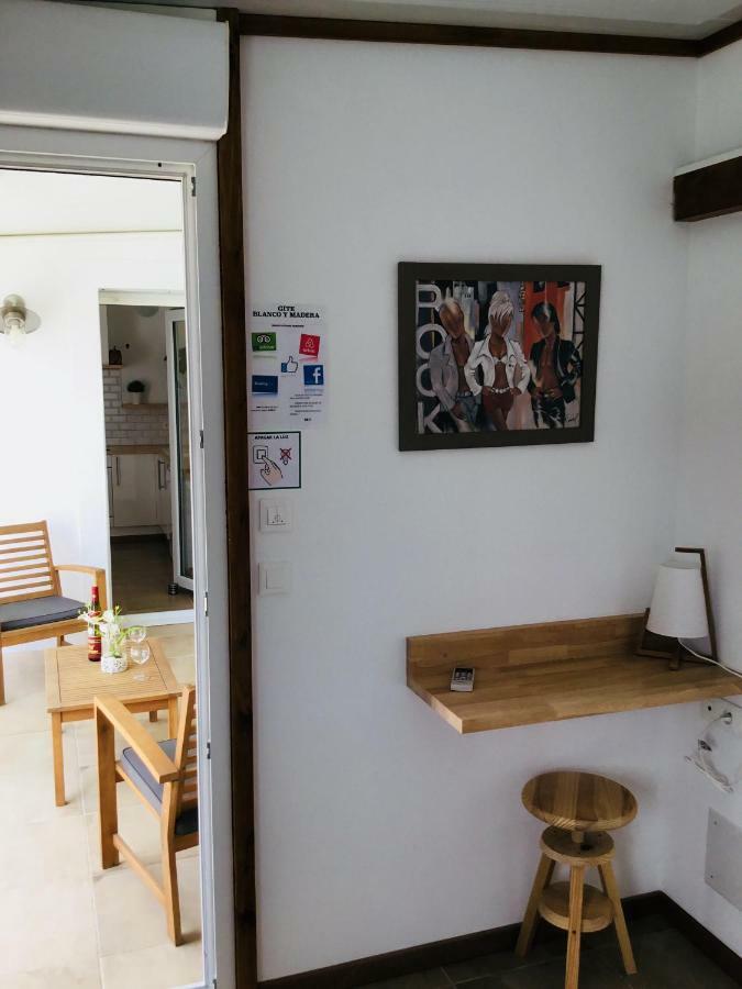 Gite Blanco Y Madera Narbonne Luaran gambar